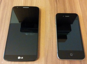 LG G2 vs iPhone 4S.jpg