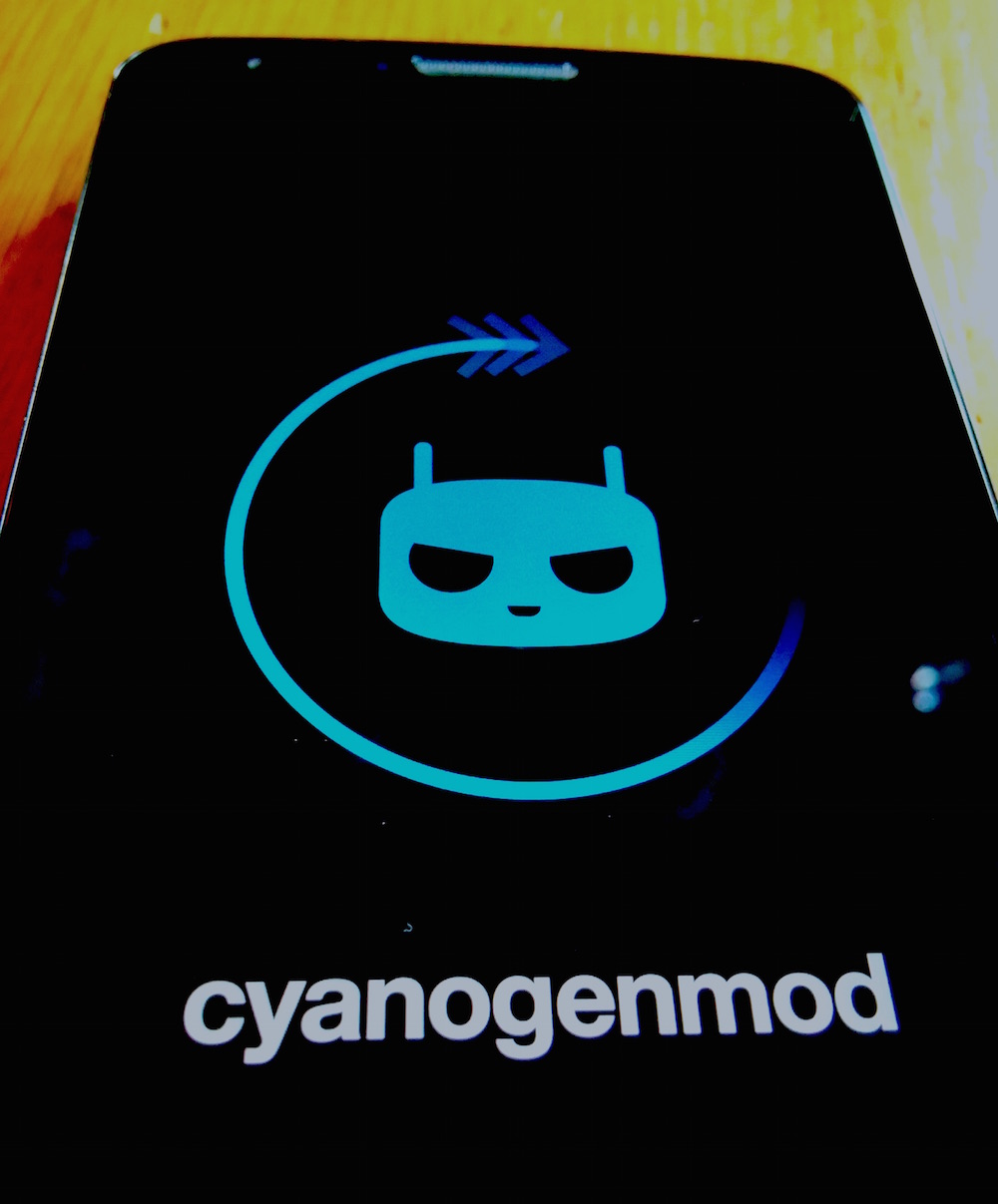 LG G2 CyanogenMod