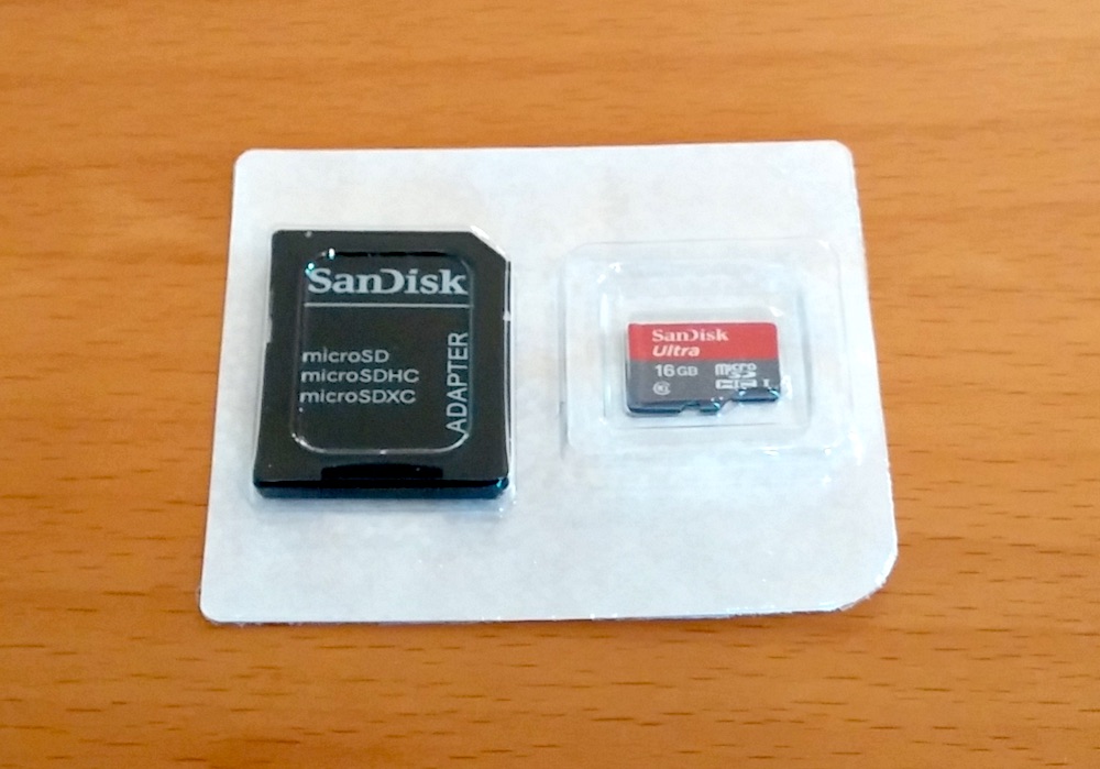 Micro SD Karte mit Adapter für den Raspberry Pi 2 (Bild: Copyright Benjamin Blessing).