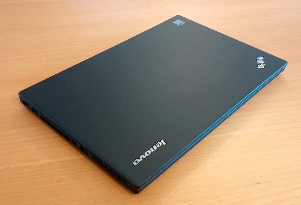 Das Gehäuse des Lenovo ThinkPad T450s ist dünn und stabil (Bild: Copyright Benjamin Blessing).