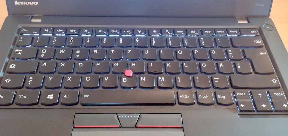 Die Tastaturbeleuchtung hat leichte Schwächen in der gleichmäßigen Ausleuchtung (Bild: Copyright Benjamin Blessing).