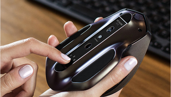 Über Bluetooth kann die Maus mit bis zu drei Geräten verbunden werden (Bild: Logitech).