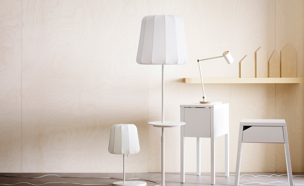 IKEA Stehlampe mit Qi Technologie (Bild: IKEA).