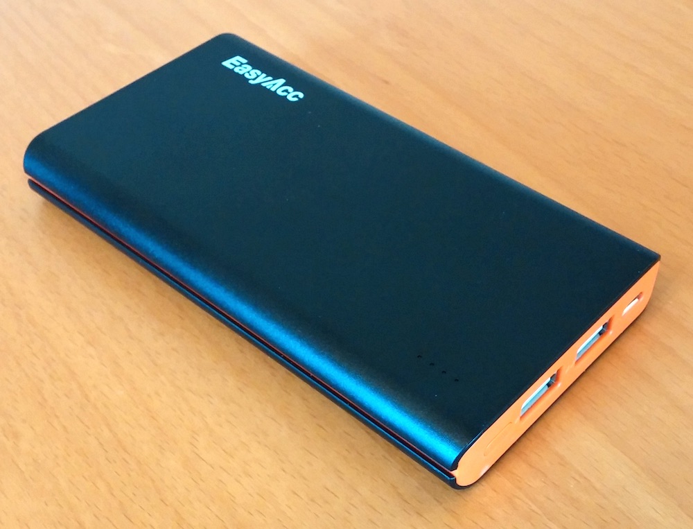 EasyAcc Powerbank PB10000C (Bild: Copyright Benjamin Blessing).