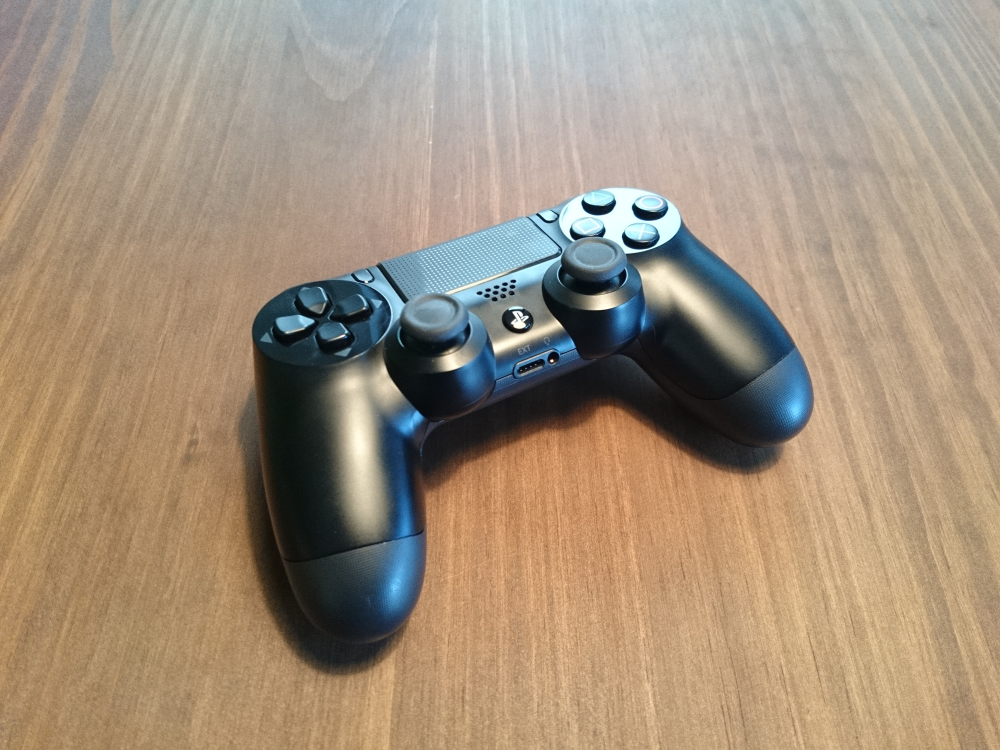 PlayStation 4 DualShock 4 Controller (Bild: Benjamin Blessing).