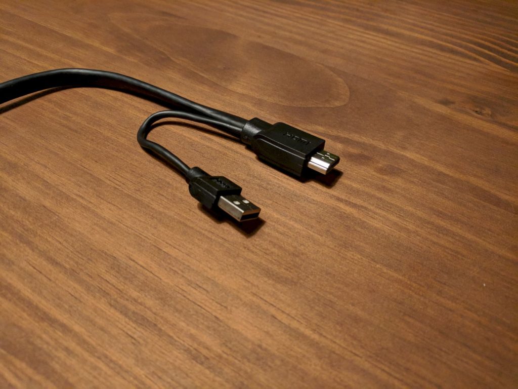 Proprietäres HDMI-A und USB-A Kabel