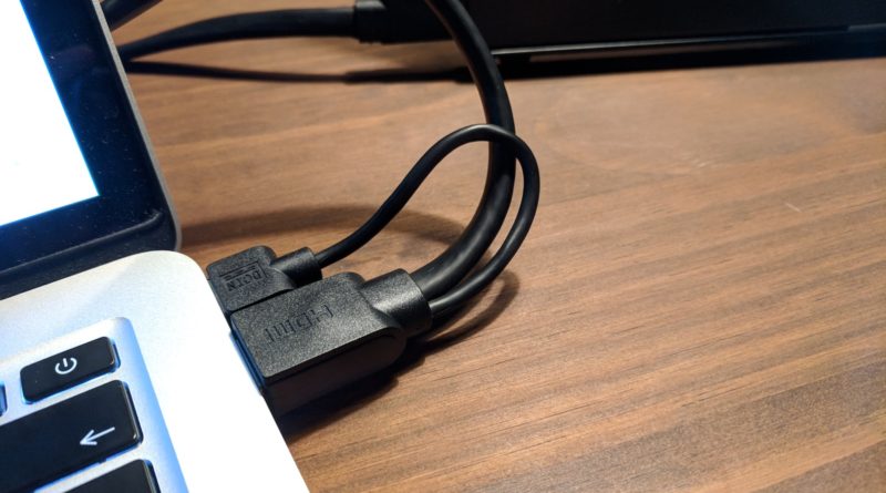 Das proprietäre HDMI-A und USB-A Kabel des GeChic On-Lap 1305H
