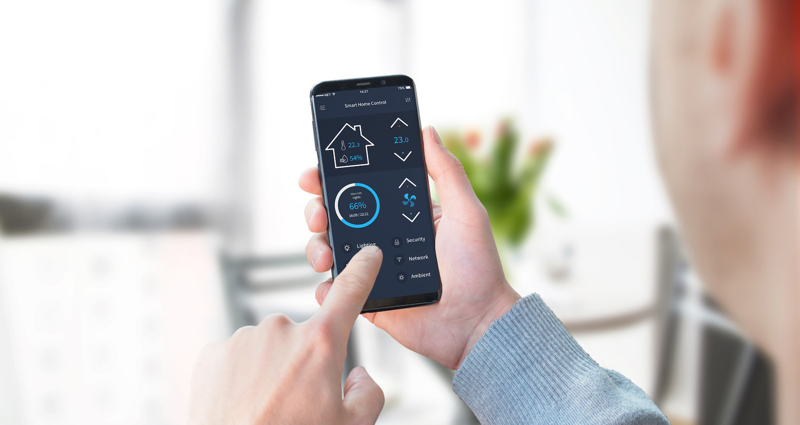 Температура с помощью смартфона. Управление умным домом через смартфон. Smart Home Controller. Управлять телефоном. Smart управлять.