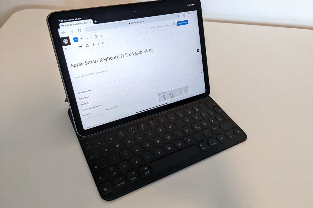 Apple Smart Keyboard Folio Test